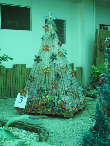 Panabo City’s Christmas Tree Made From Recycled Items | Green Design ...