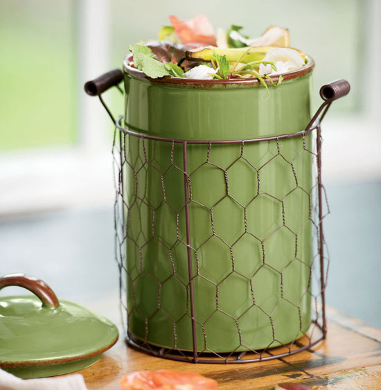 Farmhouse Compost Crock Helps You Compost Your Kitchen Scraps