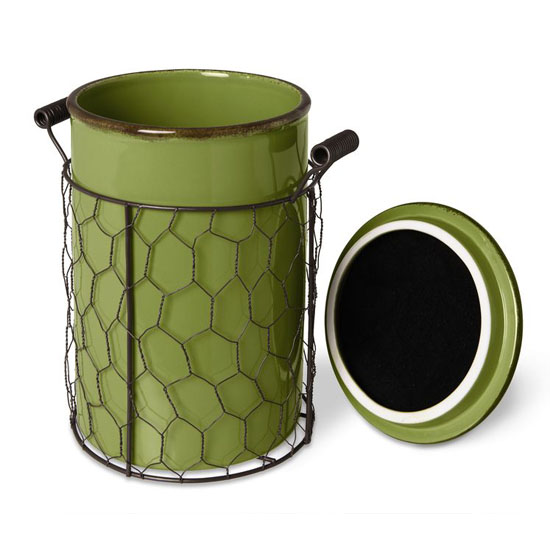 Farmhouse Compost Crock Helps You Compost Your Kitchen Scraps