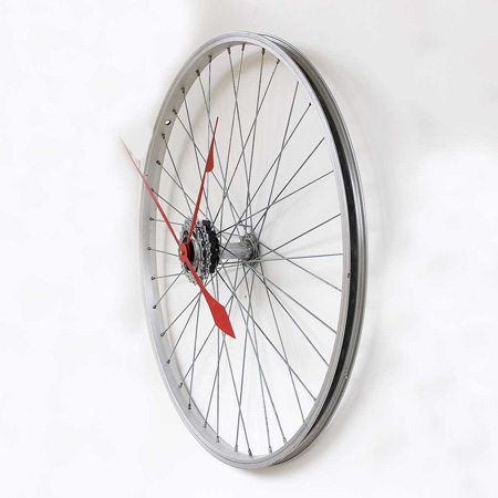 Recycled Bike Wheel Clock