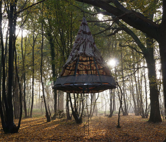 Sky-Pod Hanging Tree Tent